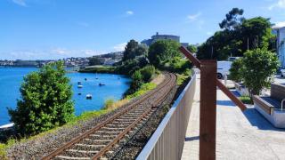 Infraestructura ferroviaria al paso por As Xubias, en A Coruña.