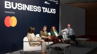 Charo Izquierdo y Palomo Spain, en una de las charlas.