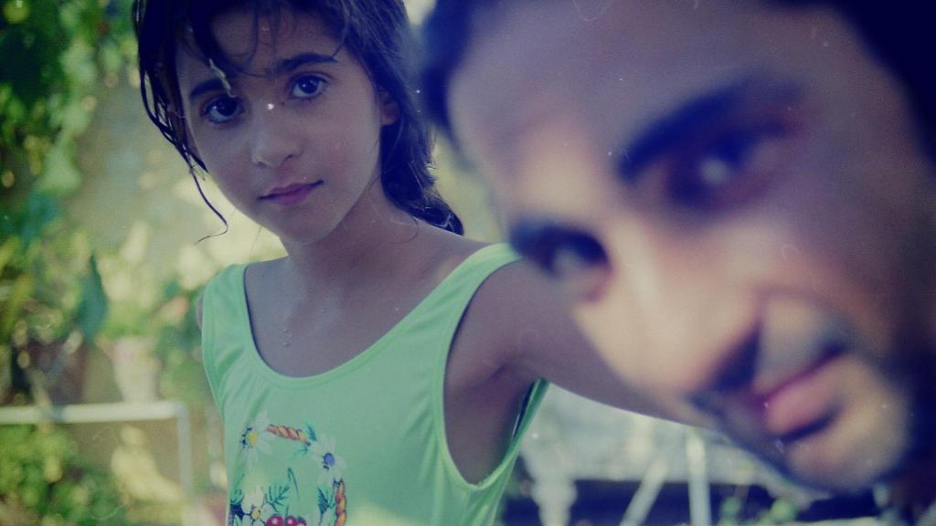 Alba Flores y Antonio Flores en un fotograma del documental 'Flores para Antonio', dirigido por Isaki Lacuesta y Elena Molina.