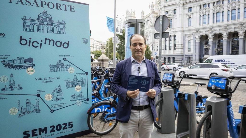 Borja Carabante durante la-presentacion del pasaporte Bicimad.