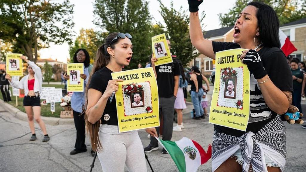 Miembros de la comunidad y organizadores de varios grupos tomaron la calle Franklin Park, donde Silverio Villegas-González fue asesinado por ICE, para una protesta y una vigilia.