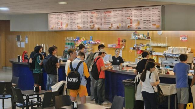 Cafetería de la facultad de Economía y Empresa de la Universidade da Coruña.