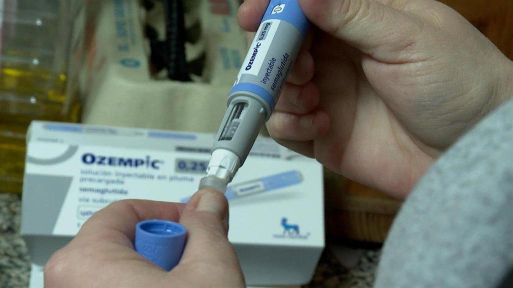 Una persona haciendo uso de Ozempic.