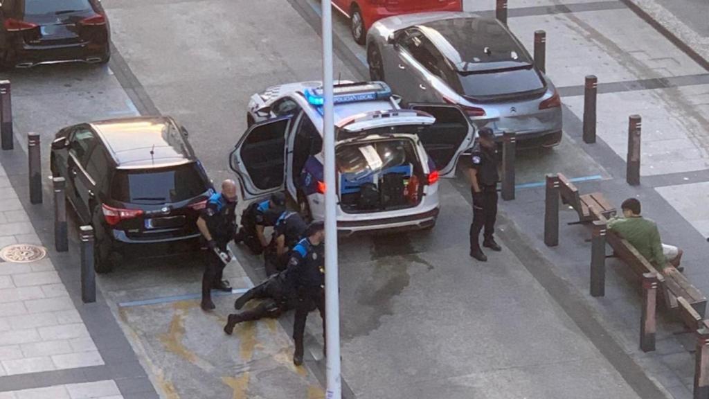 Detención en la zona del Orzán este viernes en A Coruña.