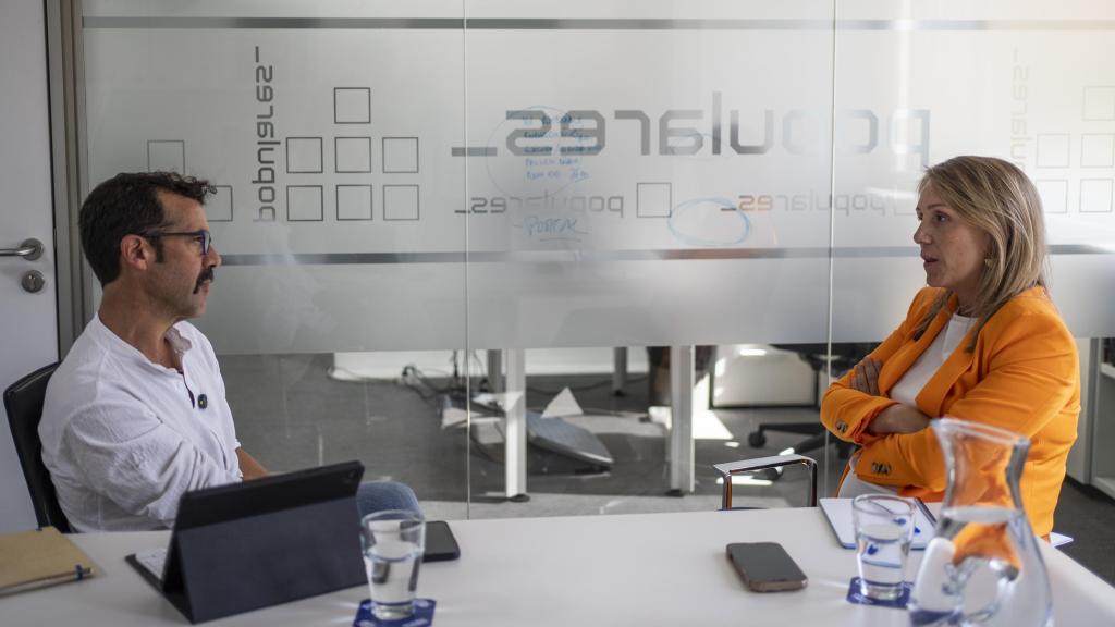 La dirigente del PP Alma Ezcurra, entrevistada por Alberto D. Prieto, subdirector de EL ESPAÑOL.