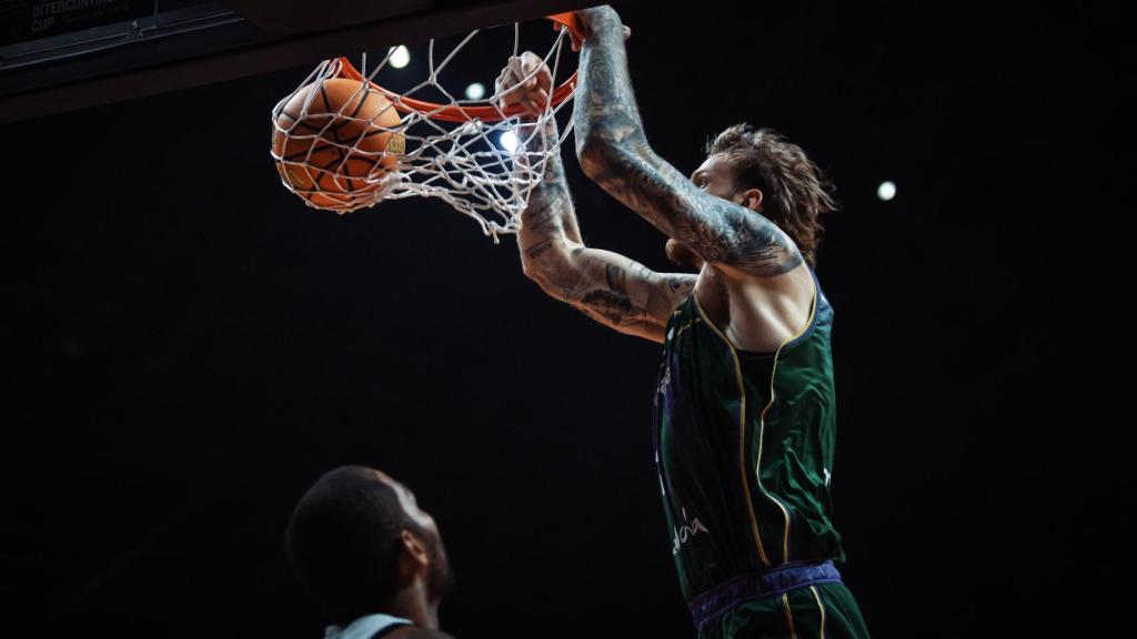 Olek Balcerowski durante el Utsunomiya Brex vs. Unicaja de la Copa Intercontinental