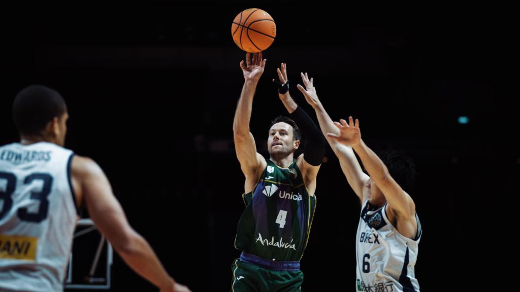 Tyler Kalinoski durante el Utsunomiya Brex vs. Unicaja de la Copa Intercontinental