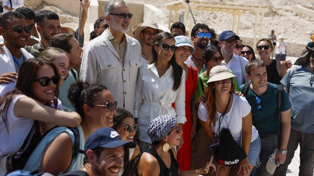 Los Reyes, con los arqueólogos españoles.