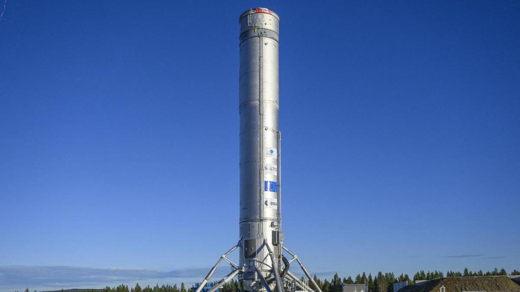 Cohete Themis está en la plataforma de lanzamiento