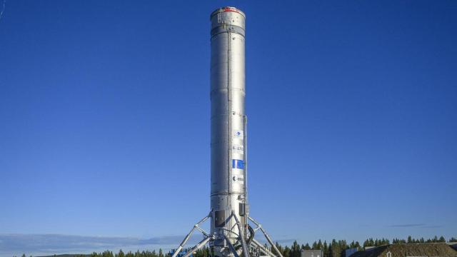 Cohete Themis está en la plataforma de lanzamiento