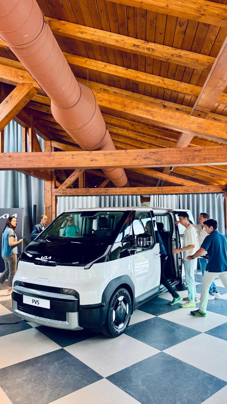 KIA PV5.