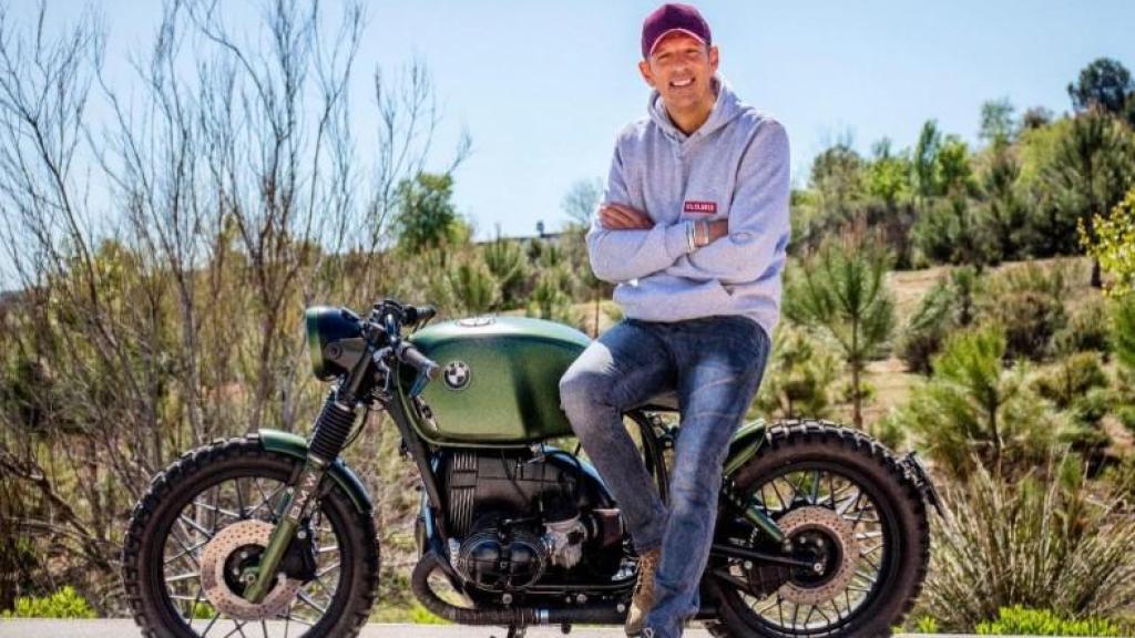 Joaquin Prat en una moto.