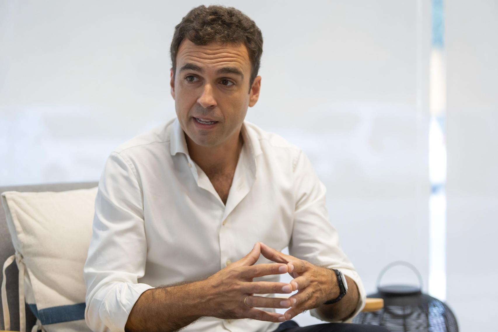 Imagen de Peinado durante la entrevista.