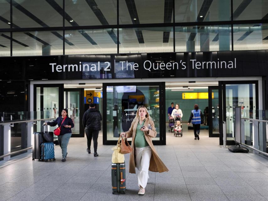Pasajeros en el aeropuerto de Heathrow, Londres.