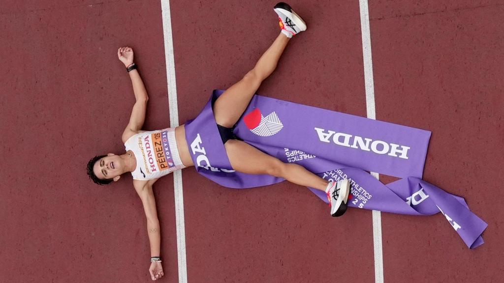 María Pérez, tras ganar la prueba de los 20 km marcha en el Mundial de Tokio