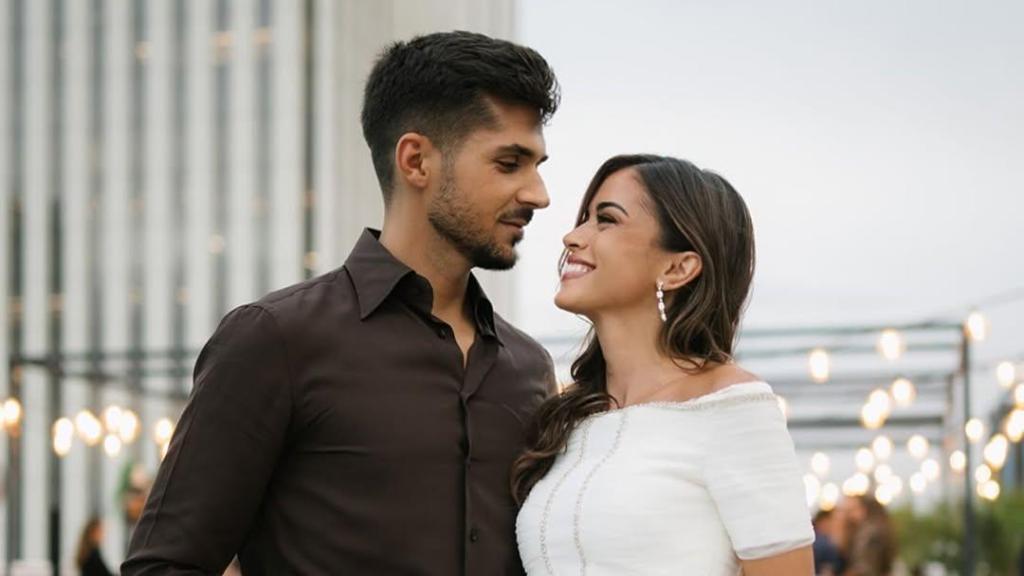 Rocío Camacho, con un diseño de Victoria Collection, y Guillermo Aylón en su preboda.