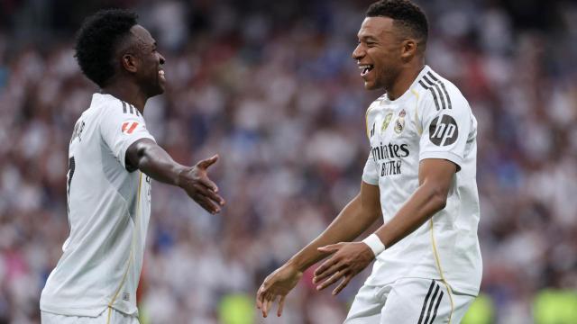 Vinicius y Mbappé celebran el segundo gol del partido ante el Espanyol.