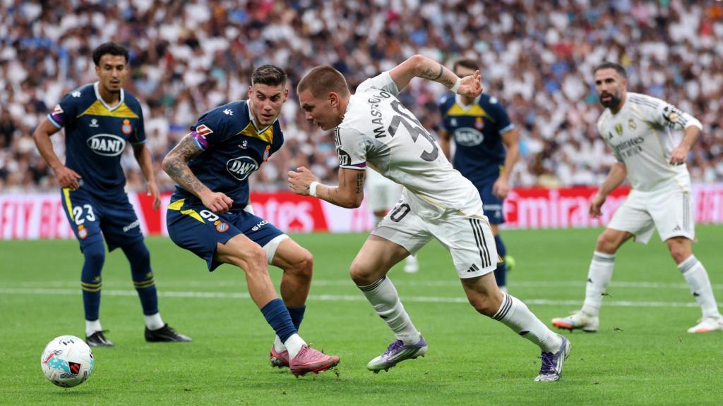 Franco Mastantuono, en una acción del partido contra el Espanyol