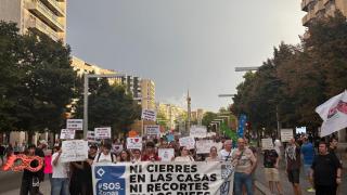 Cabecera de la manifestación por el cierre de siete Zonas Jóvenes en Zaragoza