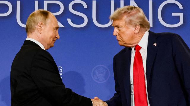 Donald Trump y Vladimir Putin durante su cumbre en Alaska.