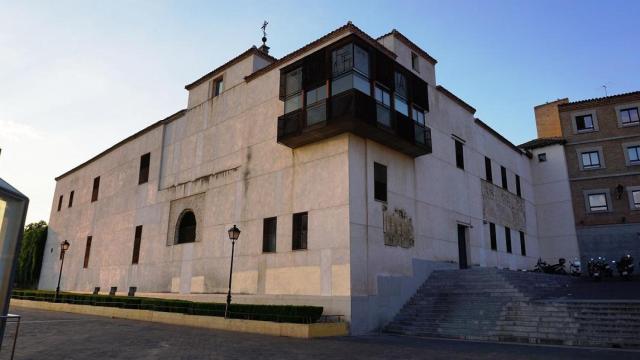 Fachadas norte y oeste del convento de Santa Fe.