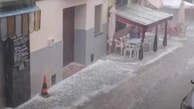 Las calles de Más de las Matas anegadas por el granizo