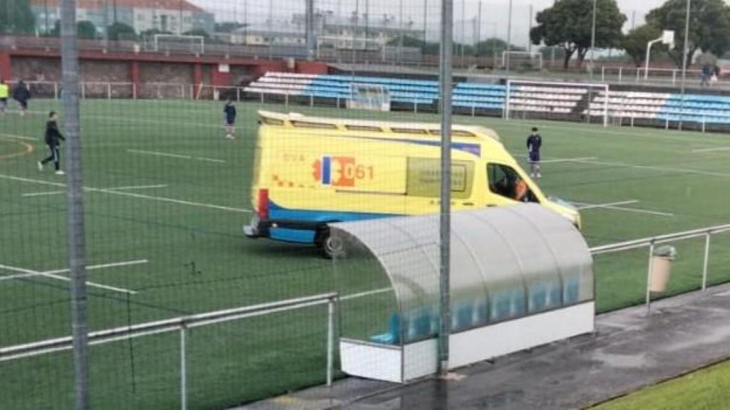 Imagen de la ambulancia sobre el campo de Torre 2.