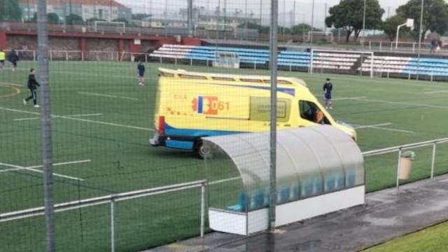 Imagen de la ambulancia sobre el campo de Torre 2.