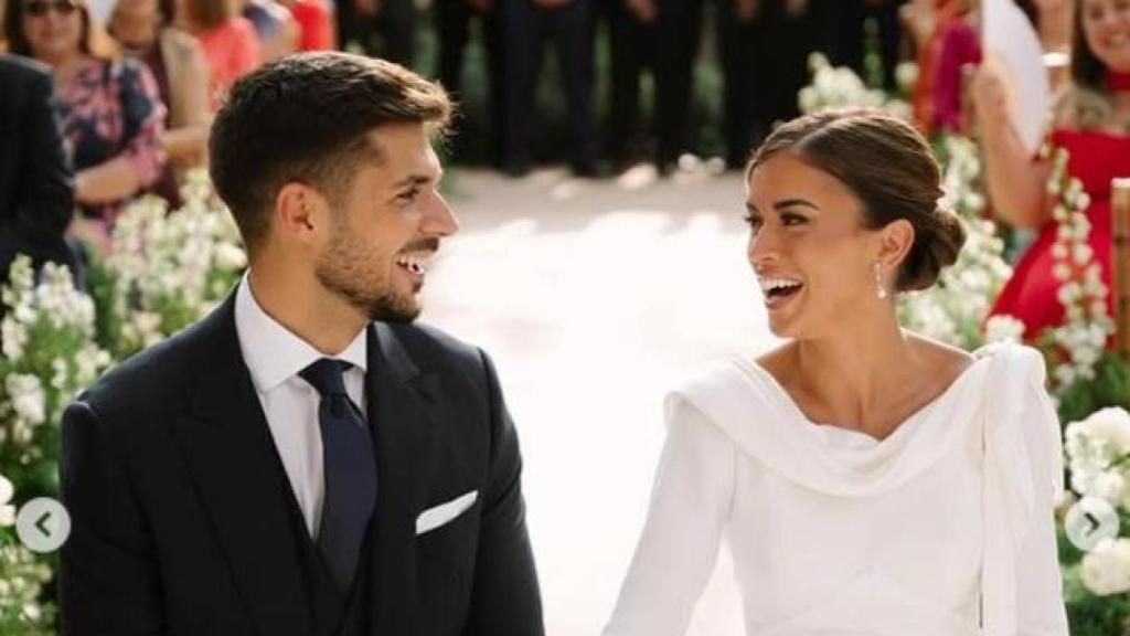 La feliz pareja ha publicado fotos del evento en sus redes sociales.