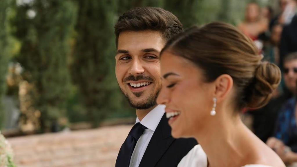 Rocío Camacho y Guillermo Aylón el día de su boda en el Castillo de Batres.