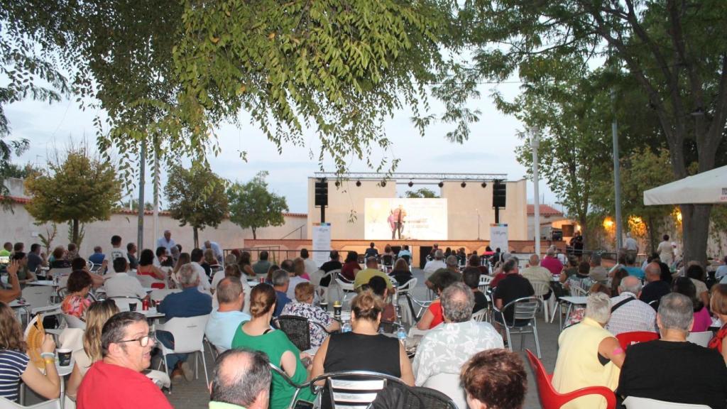 Centenares de personas disfrutaron del espectáculo.