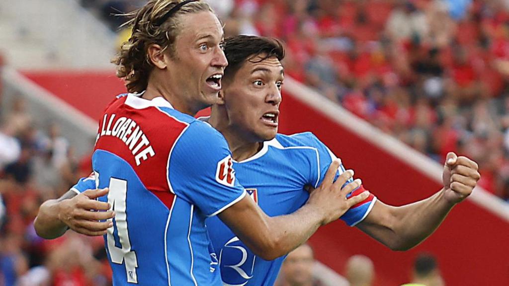 Llorente y Molina celebran el gol de Gallagher contra el Mallorca.