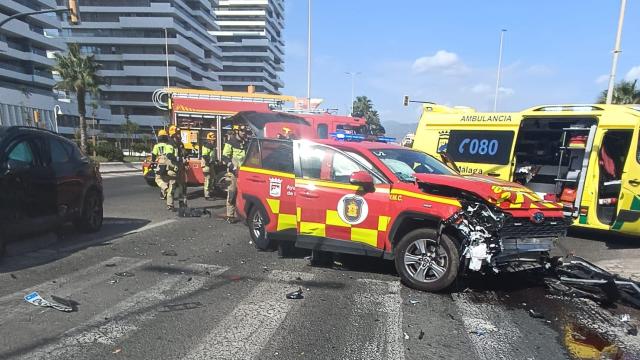 Estado en el que ha quedado el vehículo de bomberos implicado en el accidente de tráfico.