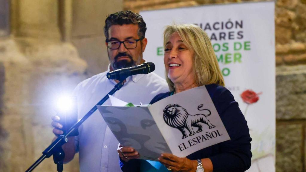 Esther Esteban, presidenta ejecutiva de EL ESPAÑOL de Castilla-La Mancha, durante la lectura del manifiesto.