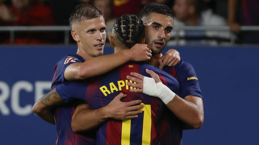 Dani Olmo, Raphinha y Ferran Torres celebran el segundo gol del partido ante el Getafe.