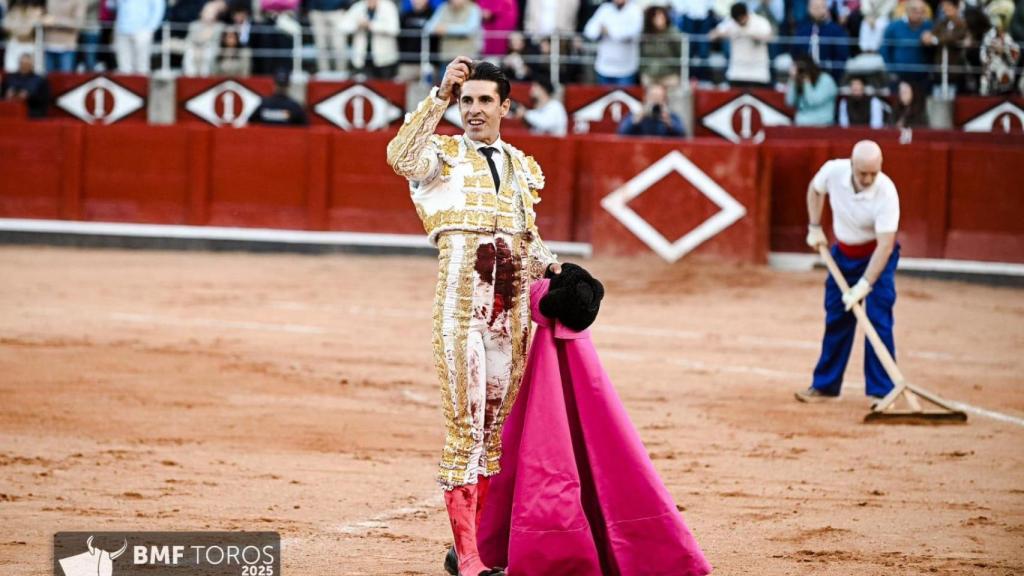 Alejandro Talavante corta una oreja al quinto toro de Garcigrande.