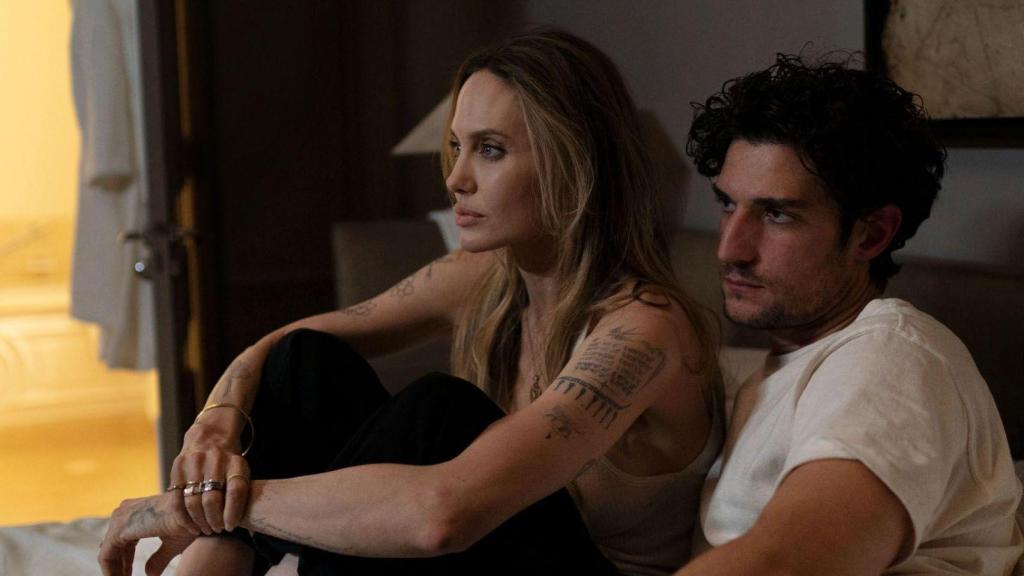 Angelina Jolie y Louis Garrel, en 'Couture'
