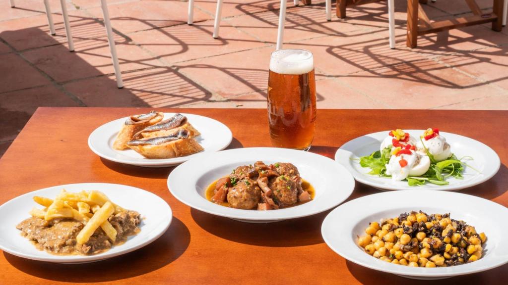 Una mesa completa en La Greca.