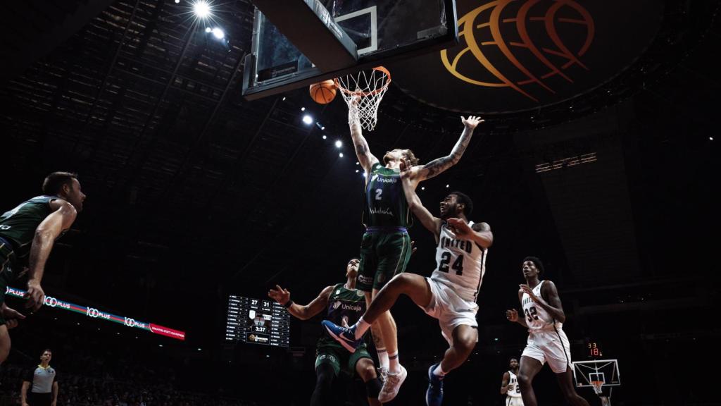 Olek Balcerowski durante el Unicaja vs. NBA G League de la final de la Copa Intercontinental 2025