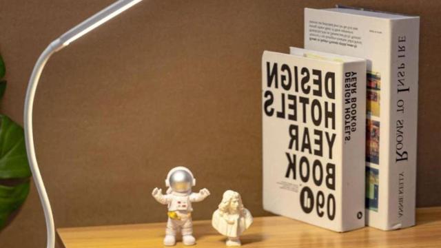 Para leer, estudiar o coser: así es la luz de lectura con protección ocular que triunfa en Amazon