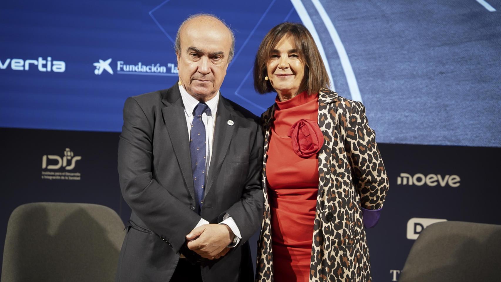 Mariano Jabonero, secretario general de la Organización de Estados Iberoamericanos para la Educación, la Ciencia y la Cultura (OEI), y Charo Izquierdo, directora de Enclave ODS; en la inauguración del IV Observatorio ODS '2030, 5 años para la meta'.