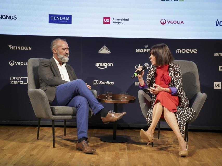 Alberto Fernández y Charo Izquierdo, durante la conversación.