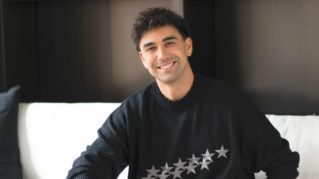 El joven gestiona sus propios proyectos.