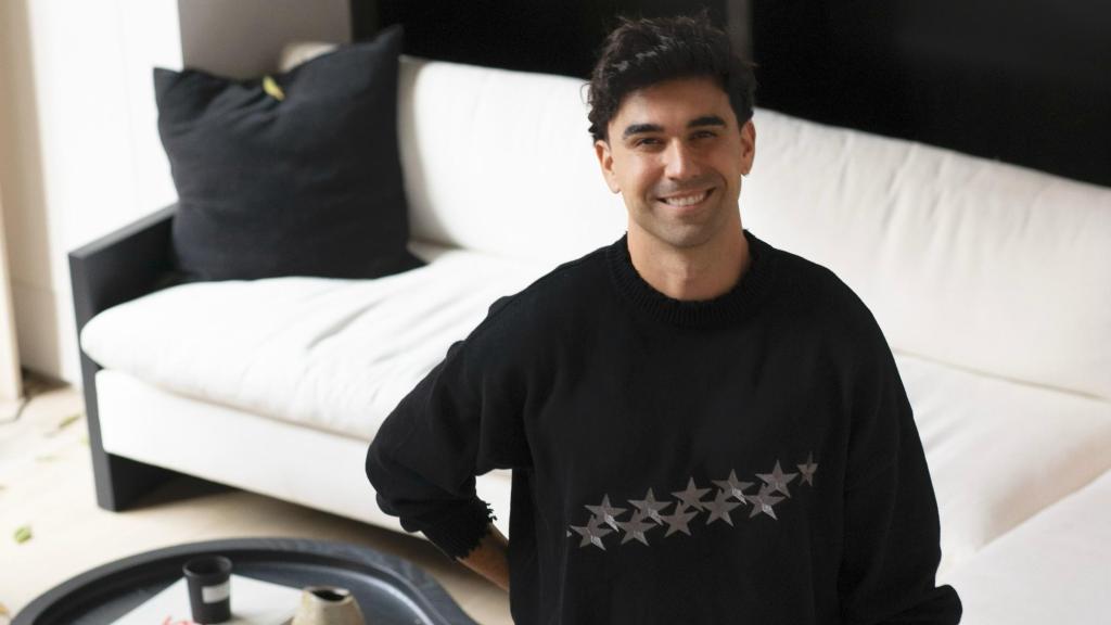 Alfonso Cobo en una de las propiedades que regenta con Olivar.