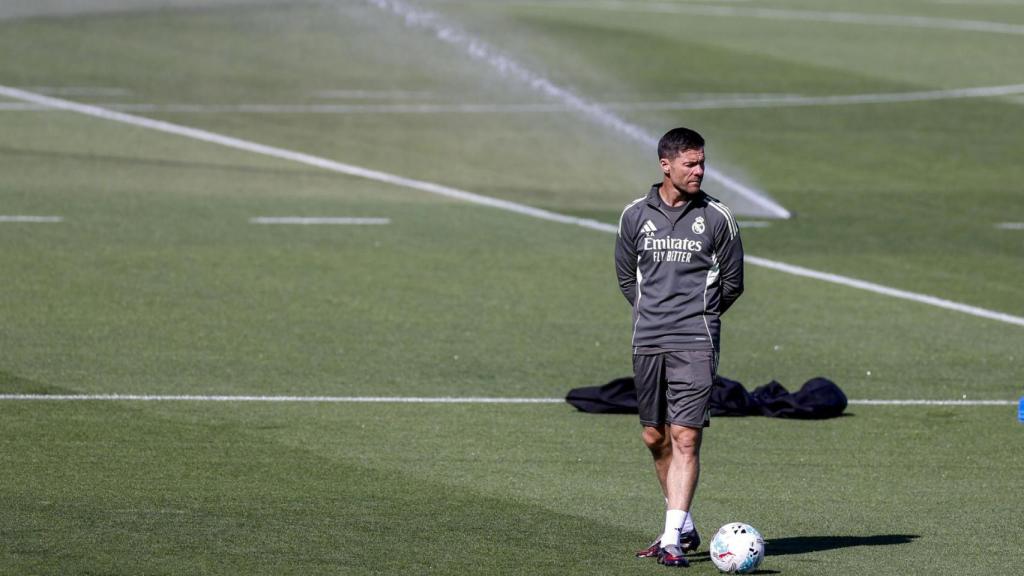 Xabi Alonso, en el entrenamiento de este lunes del Real Madrid