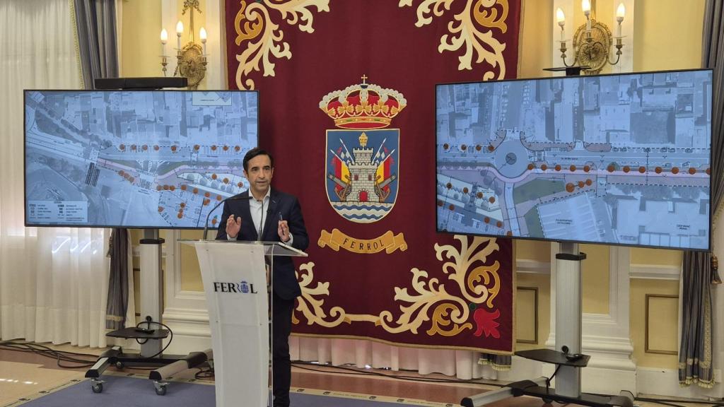 El alcalde de Ferrol, José Manuel Rey Varela, en rueda de prensa sobre el proyecto Abril Ferrol ao Mar tras la XGL.