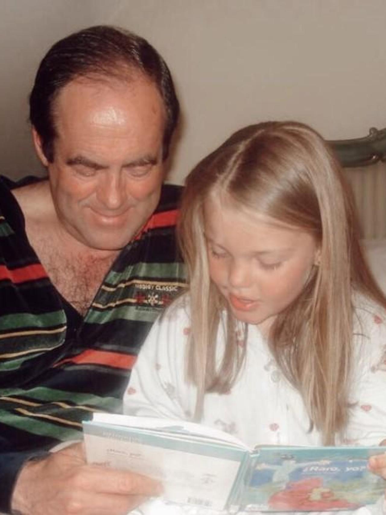 Sofía Bono junto a su padre, José Bono, en una imagen antigua.