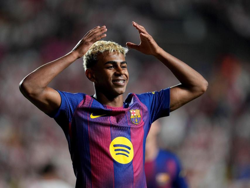 Lamine Yamal celebra un gol con el F. C. Barcelona.