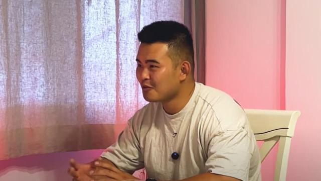 Alejandro, en un vídeo de YouTube.