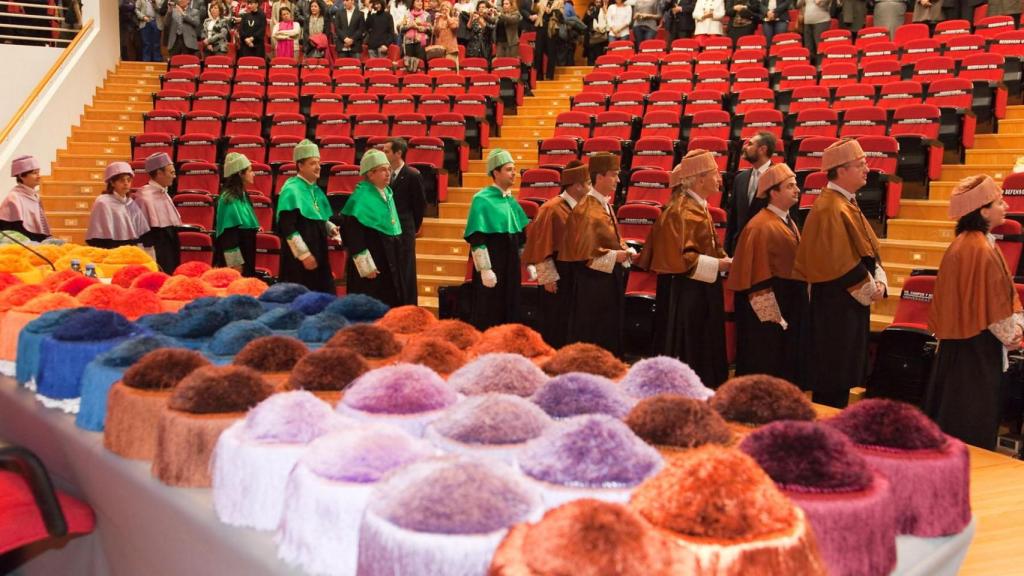 Acto de investidura de nuevos doctores.